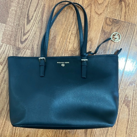 Michael Kors tote - Picture 1 of 7